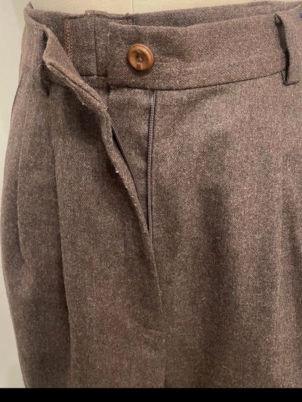 Emmy design slender slacks Brown tapered Trousers - Picture 3 of 7